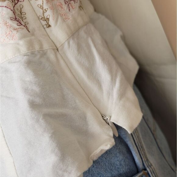 Ann Taylor ivory Linen Blend Embroidered top. - Picture 5 of 10